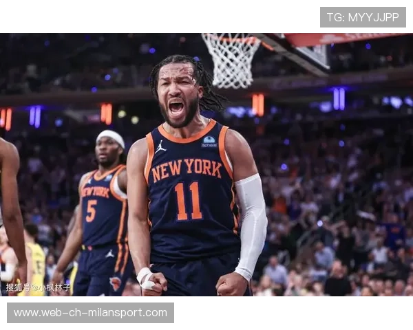 尼克斯布伦森低位突破，带球连续过人上篮得分