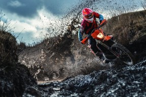 米兰体育-球员平均年龄约23.5岁，年轻阵容为主，足球球员平均年龄